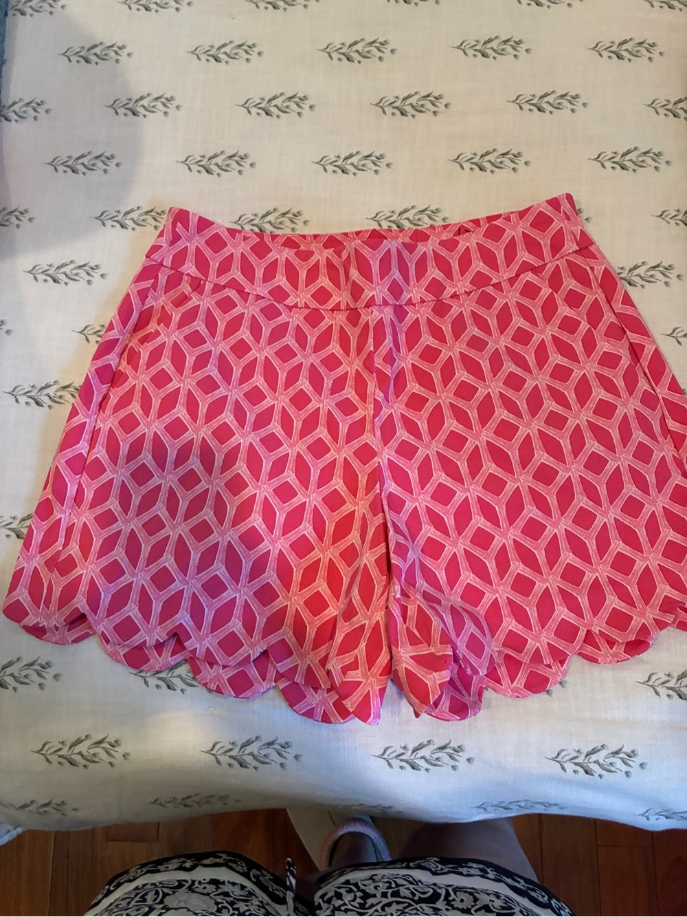 crown & ivy Pink Geometric Scalloped Hem High-Waist Shorts